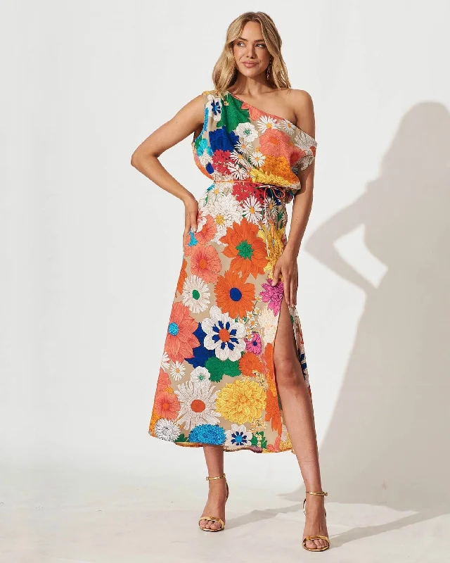 Midi dresses with side slits for a sexy and elegant appearance KAROCHI MIDI DRESS -FLORAL Midi dresses with side slits for a sexy and elegant appearance KAROCHI MIDI DRESS -FLORAL