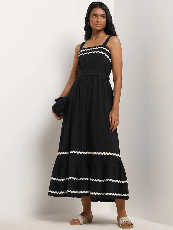Long - Sleeve Women Dress in Velvet for a Luxurious Winter Look Long - Sleeve Women Dress in Velvet for a Luxurious Winter Look LOV Black Embroidered Tiered Cotton Dress with Belt Long - Sleeve Women Dress in Velvet for a Luxurious Winter Look Long - Sleeve Women Dress in Velvet for a Luxurious Winter Look LOV Black Embroidered Tiered Cotton Dress with Belt