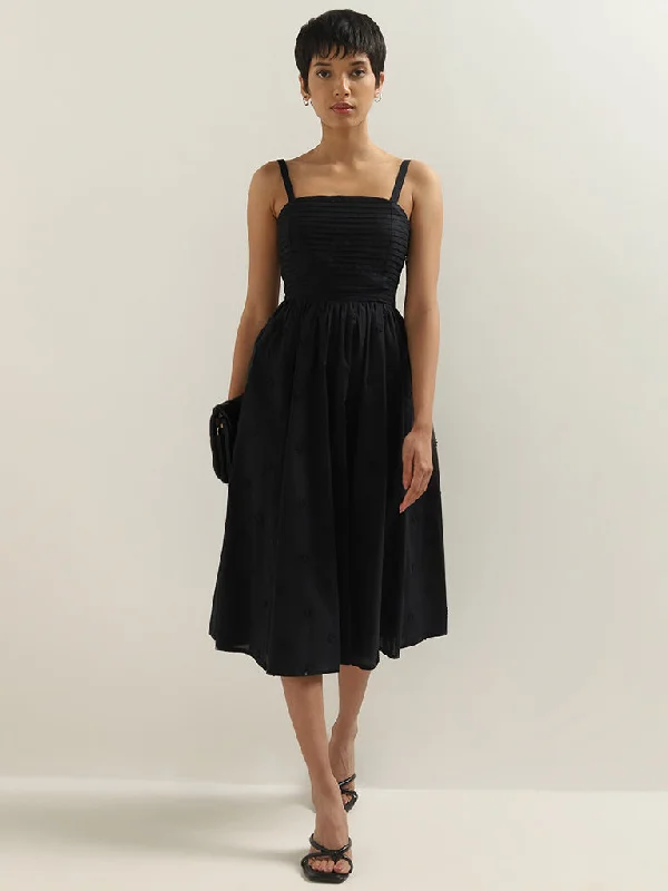 Mermaid - Style Women Dress with a Fitted Silhouette for Special Occasions Mermaid - Style Women Dress with a Fitted Silhouette for Special Occasions LOV Black Floral Applique Cotton A-Line Dress Mermaid - Style Women Dress with a Fitted Silhouette for Special Occasions Mermaid - Style Women Dress with a Fitted Silhouette for Special Occasions LOV Black Floral Applique Cotton A-Line Dress