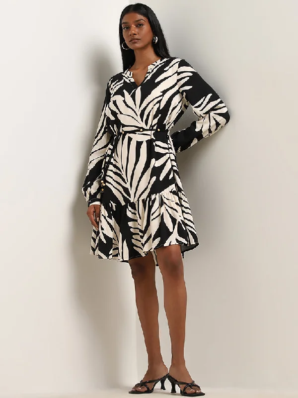 Plus Size Women Dress with a Flattering A - Line Cut for Comfort and Style Plus Size Women Dress with a Flattering A - Line Cut for Comfort and Style LOV Off-White Leaf Design Drop Waist Dress with Belt Plus Size Women Dress with a Flattering A - Line Cut for Comfort and Style Plus Size Women Dress with a Flattering A - Line Cut for Comfort and Style LOV Off-White Leaf Design Drop Waist Dress with Belt