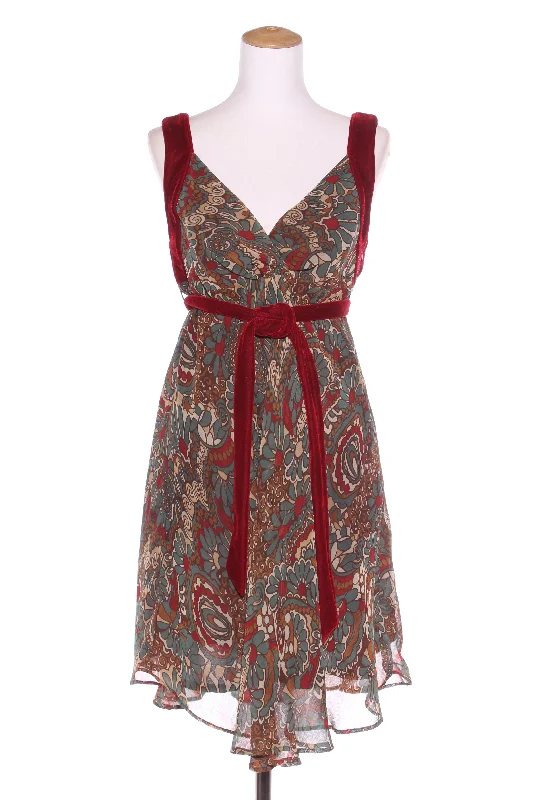 Shift Women Dress with a Simple and Classic Design for Everyday Wear Shift Women Dress with a Simple and Classic Design for Everyday Wear MARTINI(AU) Velvet trim retro print dress! 14 Shift Women Dress with a Simple and Classic Design for Everyday Wear Shift Women Dress with a Simple and Classic Design for Everyday Wear MARTINI(AU) Velvet trim retro print dress! 14