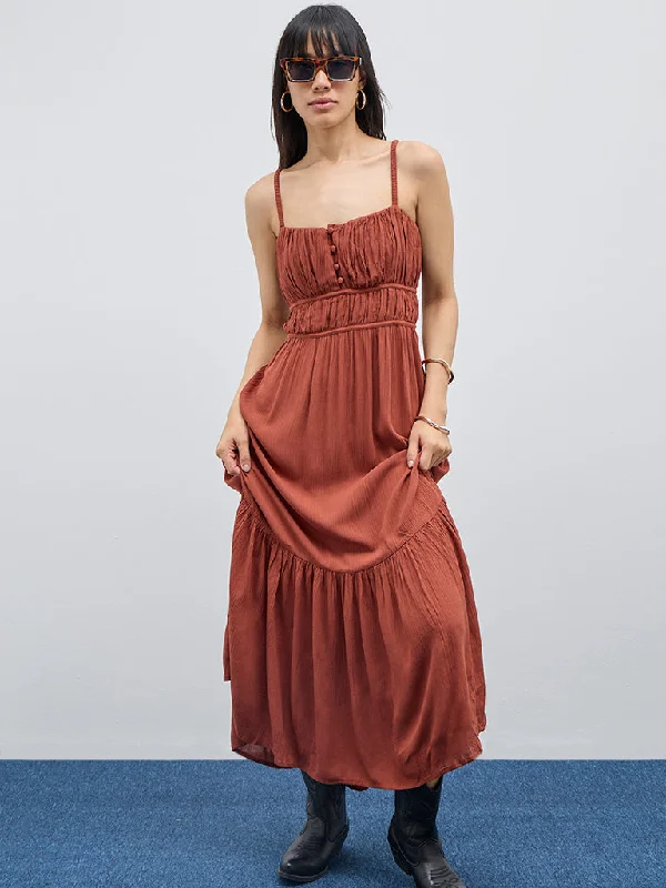 Empire Waist Women Dress to Accentuate the Bust and Conceal the Waist Empire Waist Women Dress to Accentuate the Bust and Conceal the Waist Nuon Brown Cut-Out Detailed Tiered Dress