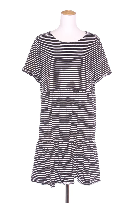 Shift Women Dress with a Simple and Classic Design for Everyday Wear Shift Women Dress with a Simple and Classic Design for Everyday Wear STUDIO CURVE - Stripe tiered cotton dress! 16 Shift Women Dress with a Simple and Classic Design for Everyday Wear Shift Women Dress with a Simple and Classic Design for Everyday Wear STUDIO CURVE - Stripe tiered cotton dress! 16