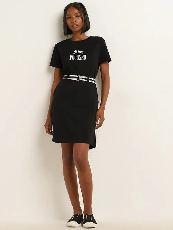 Printed Abstract Women Dress for a Modern and Artistic Appeal Printed Abstract Women Dress for a Modern and Artistic Appeal Studiofit Black Text Design Straight Cotton Dress with Belt Printed Abstract Women Dress for a Modern and Artistic Appeal Printed Abstract Women Dress for a Modern and Artistic Appeal Studiofit Black Text Design Straight Cotton Dress with Belt