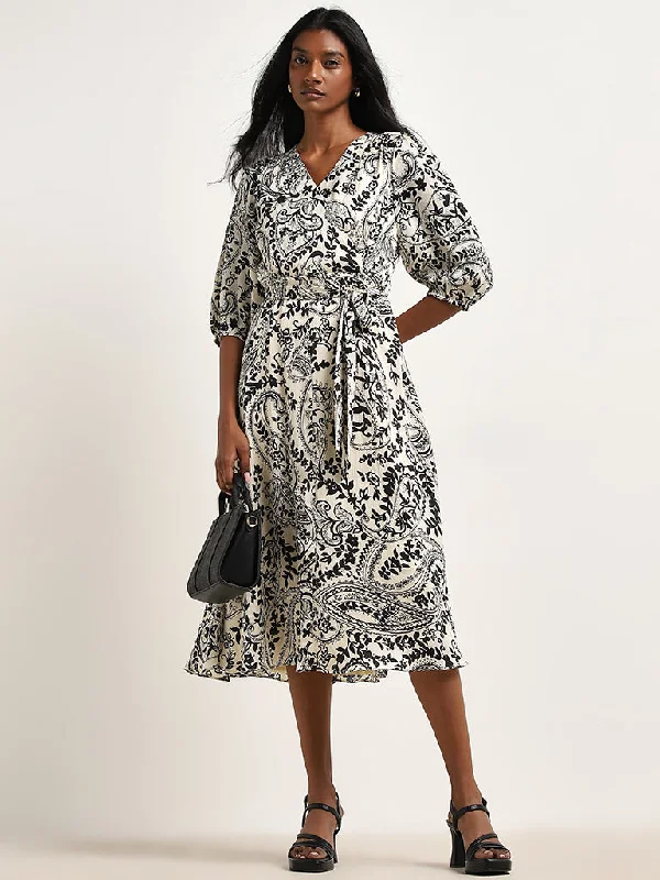 Strapless Women Dress with a Built - in Bra for Comfort and Support Strapless Women Dress with a Built - in Bra for Comfort and Support Wardrobe Off-White Paisley Printed Wrap Dress