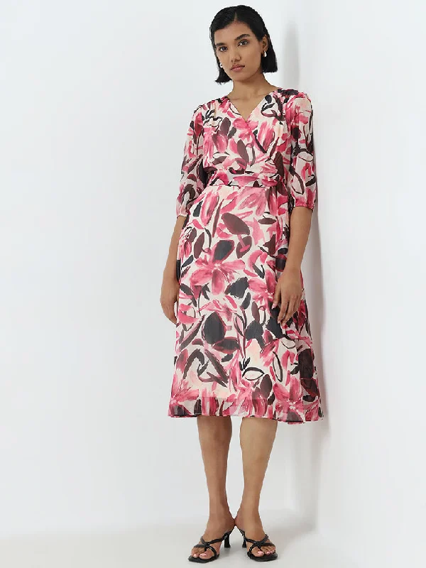 Maxi Women Dress with Floral Print for a Bohemian Vibe Maxi Women Dress with Floral Print for a Bohemian Vibe Wardrobe Pink Leaf Design Wrap-Style Dress Maxi Women Dress with Floral Print for a Bohemian Vibe Maxi Women Dress with Floral Print for a Bohemian Vibe Wardrobe Pink Leaf Design Wrap-Style Dress