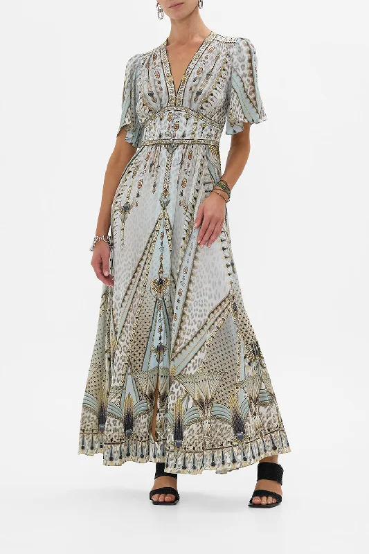 Maxi dresses with a gathered skirt for a voluminous and dramatic effectSHAPED WAISTBAND DRESS WITH FLUTTER SLEEVES SAHARA STARLET Maxi dresses with a gathered skirt for a voluminous and dramatic effectSHAPED WAISTBAND DRESS WITH FLUTTER SLEEVES SAHARA STARLET