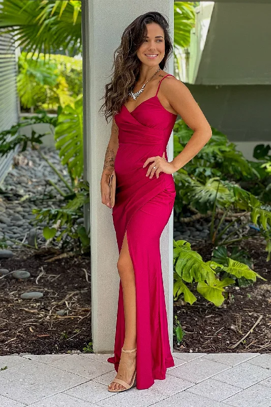 Maxi dresses with thin spaghetti straps for a delicate and feminine feelDeep Red Maxi Dress With Slit Maxi dresses with thin spaghetti straps for a delicate and feminine feelDeep Red Maxi Dress With Slit