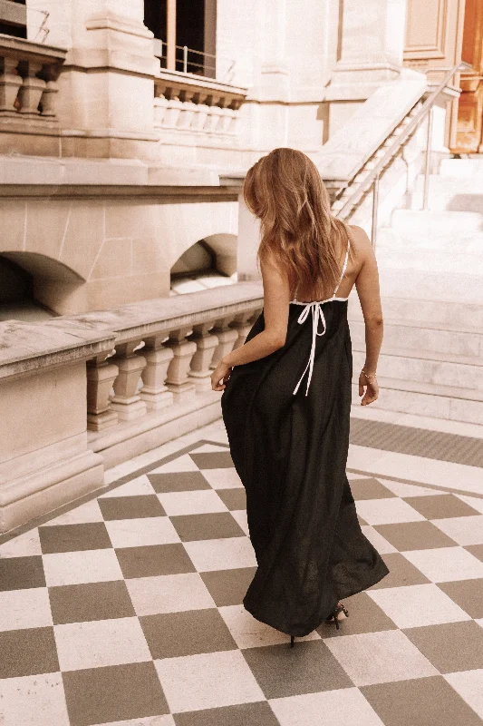 Maxi dresses with a paisley print for a classic and elegant styleElliana Maxi Dress - Black Maxi dresses with a paisley print for a classic and elegant styleElliana Maxi Dress - Black