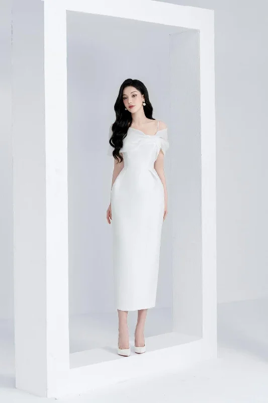 Midi dresses with satin - finish fabrics for a luxurious feelRoselily Pegged Off-Shoulder Twisted Woven Midi Dress Midi dresses with satin - finish fabrics for a luxurious feelRoselily Pegged Off-Shoulder Twisted Woven Midi Dress