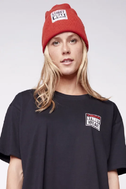Men's Denim Button - Down Shirt with Roll - Up Cuffs for a Relaxed Summer VibeCuffed Beanie With Large Logo Patch - Red Men's Denim Button - Down Shirt with Roll - Up Cuffs for a Relaxed Summer VibeCuffed Beanie With Large Logo Patch - Red