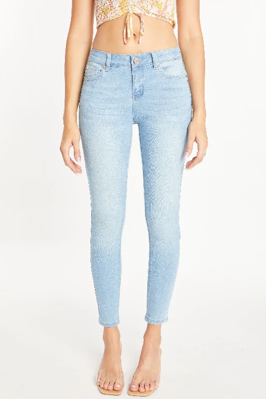 Mom jeans for a nostalgic and casual lookMid-rise 5-Pocket Skinny Jeans