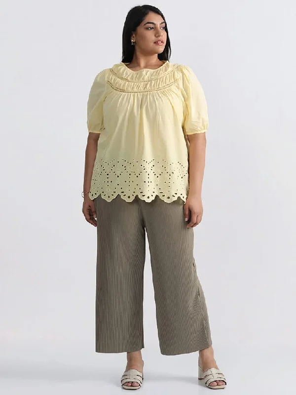 Women's petite - fit skinny pants High - waisted women jeans for a flattering silhouette Gia Plain Light Olive Green Pleated Capri Women's petite - fit skinny pants High - waisted women jeans for a flattering silhouette Gia Plain Light Olive Green Pleated Capri
