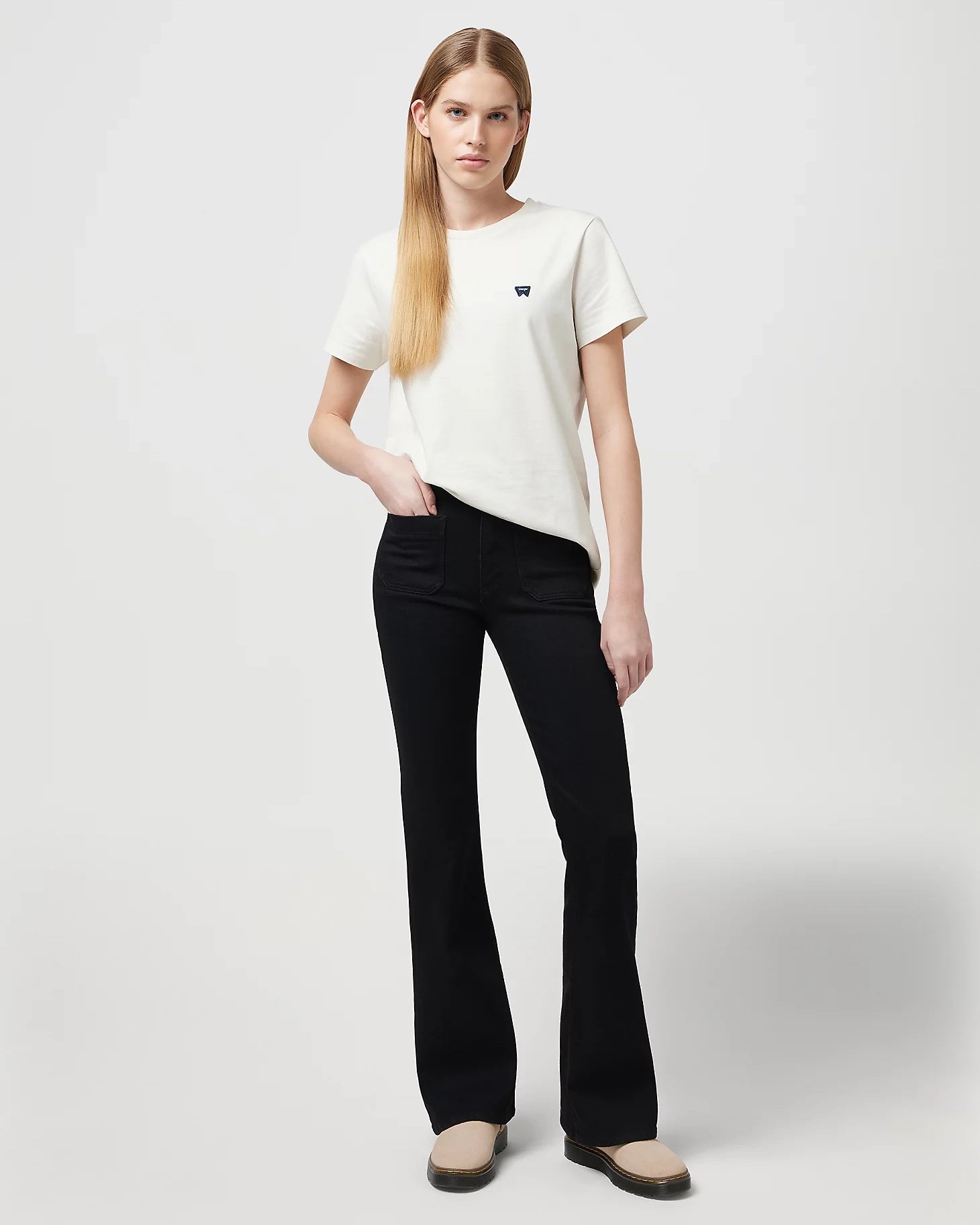 Women's on - sale casual pants Light - wash women jeans for a fresh and summery appearance Flare Jeans in Retro Black Women's on - sale casual pants Light - wash women jeans for a fresh and summery appearance Flare Jeans in Retro Black