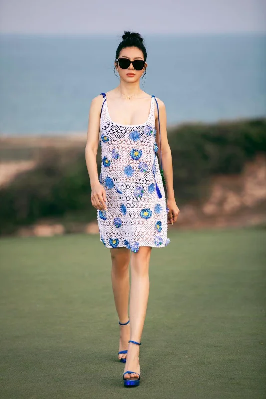 Mini dresses with abstract prints for an artistic lookPalmer Straight Flower Applique Knitted Fabric Mini Dress Mini dresses with abstract prints for an artistic lookPalmer Straight Flower Applique Knitted Fabric Mini Dress