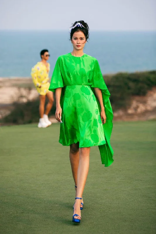 Mini dresses with tassel accents for a fun touchXimena A-line Batwing Sleeved Silk Mini Dress Mini dresses with tassel accents for a fun touchXimena A-line Batwing Sleeved Silk Mini Dress