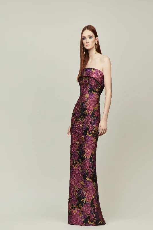 Formal dresses with halter necks and lace - up backs for a stylish promAudrey+Brooks 6331 Formal dresses with halter necks and lace - up backs for a stylish promAudrey+Brooks 6331