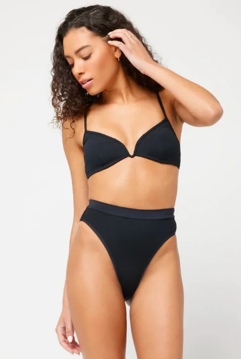 Women's Strapless Swim Tops with Silicone Grip in Red for a Secure and Stylish Poolside LookLSPACE HELENA TOP BLACK Women's Strapless Swim Tops with Silicone Grip in Red for a Secure and Stylish Poolside LookLSPACE HELENA TOP BLACK