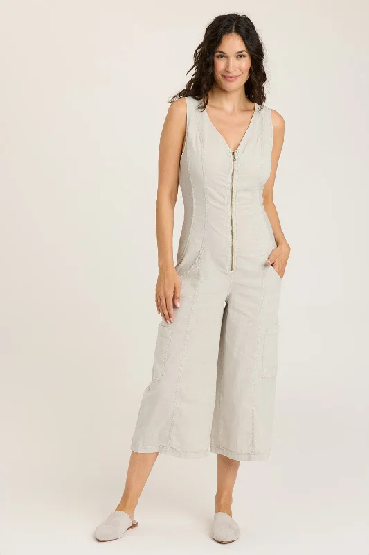 Women jumpsuits with pocket details for added functionality and convenienceLinen Norris Jumpsuit