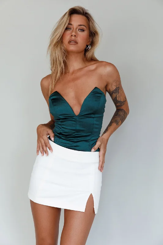 Sleeveless Bodysuits for a Cool and Casual Summer LookMinti Strapless Bodysuit Green Sleeveless Bodysuits for a Cool and Casual Summer LookMinti Strapless Bodysuit Green